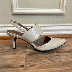 Life Stride Women’s US 9M Nude Elegant Crocodile Embellishment Heels